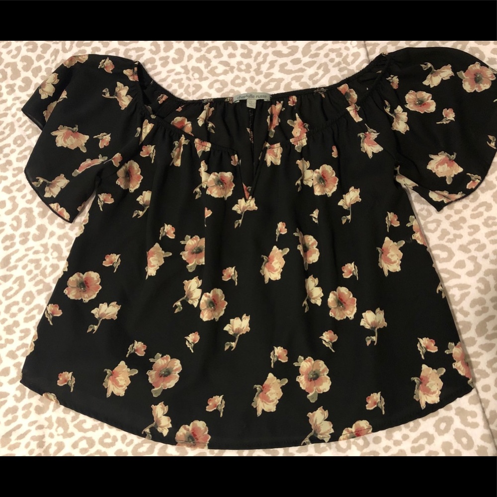 Flower patterned top
